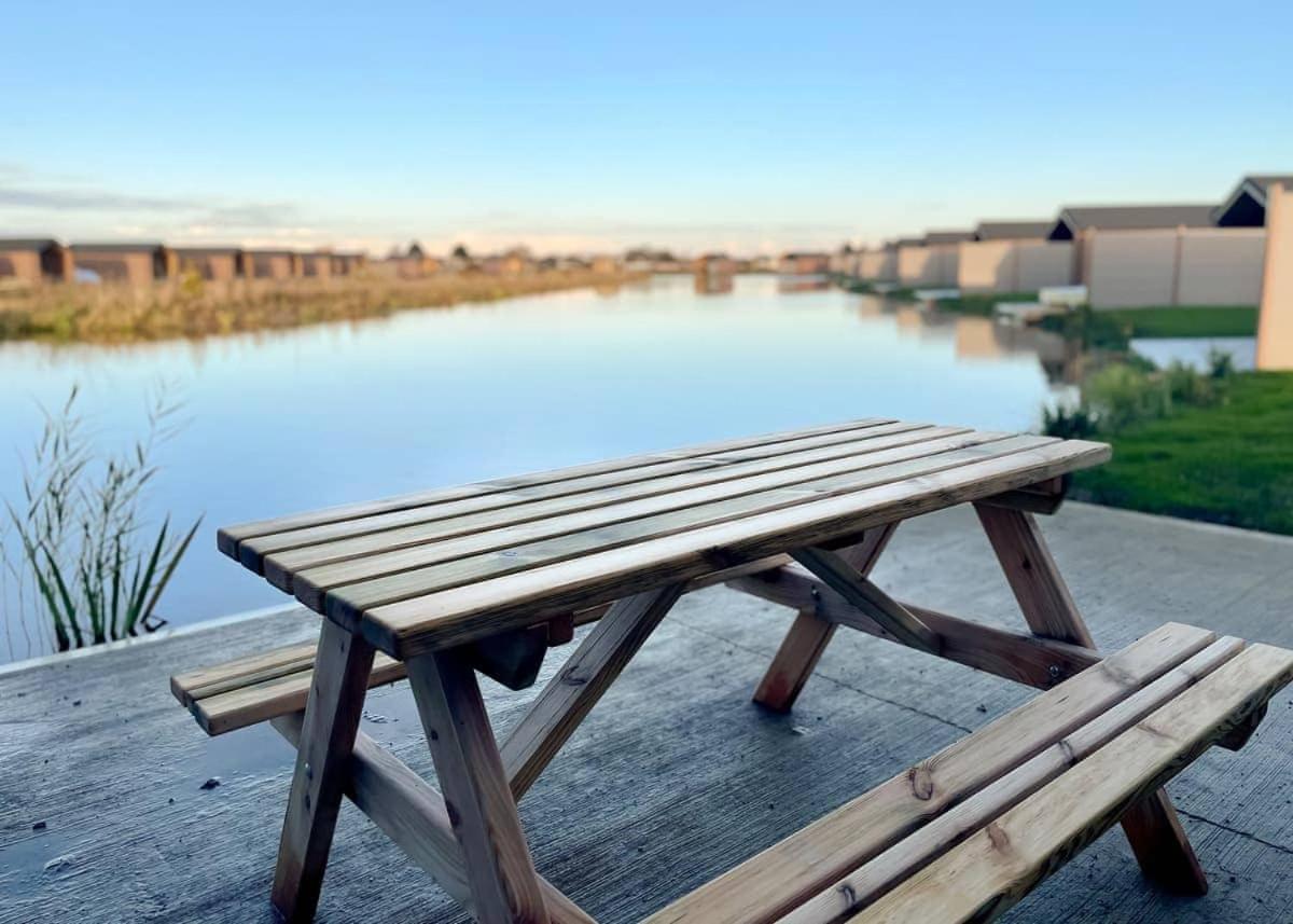 Lakeside Fishing Retreats Old Leake Екстер'єр фото